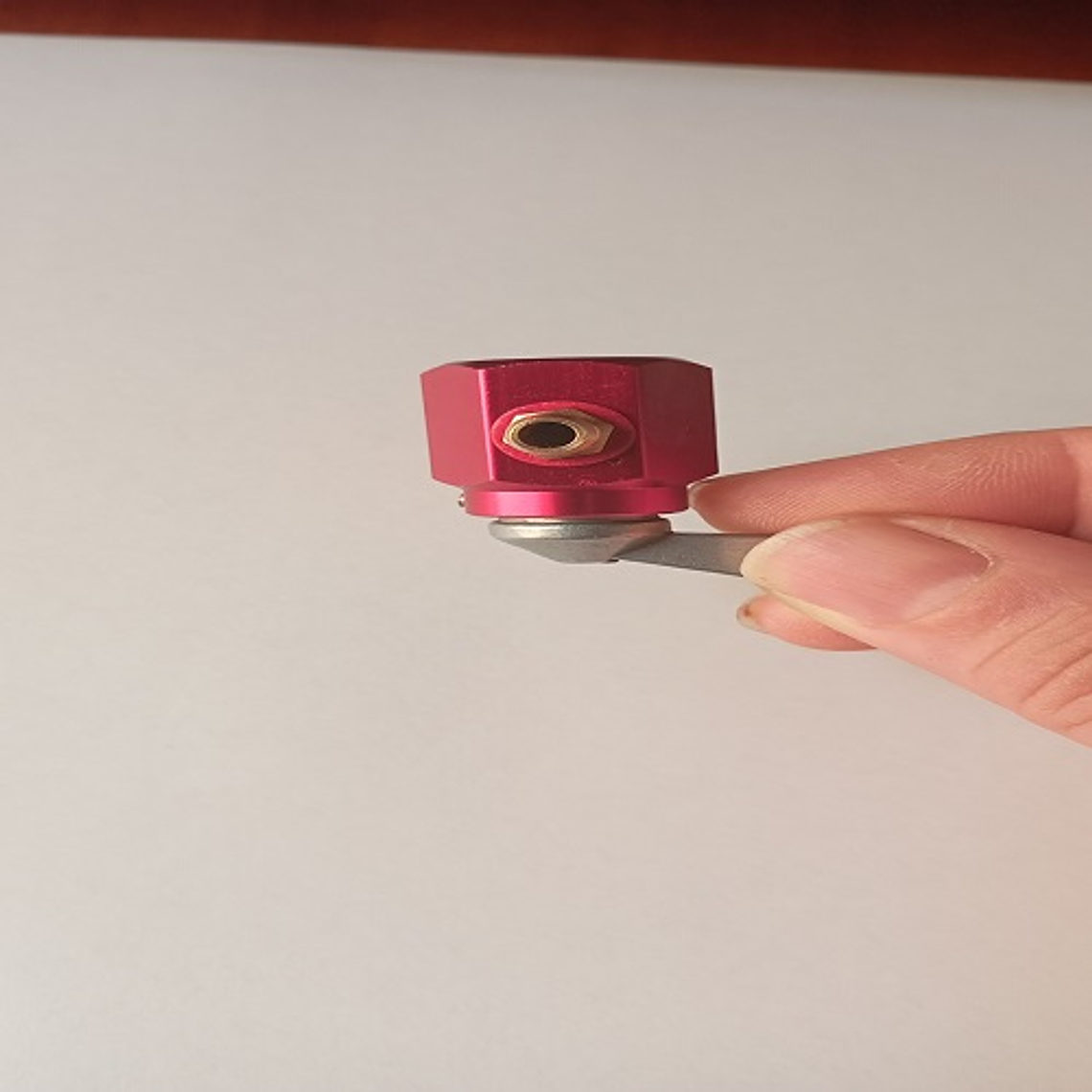 LLAVE DE PASO DE GASOLINA PARA MANGUERA DE 5 MILIMETROS INTERNOS 4