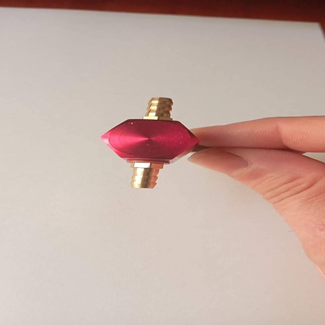 LLAVE DE PASO DE GASOLINA PARA MANGUERA DE 5 MILIMETROS INTERNOS 5