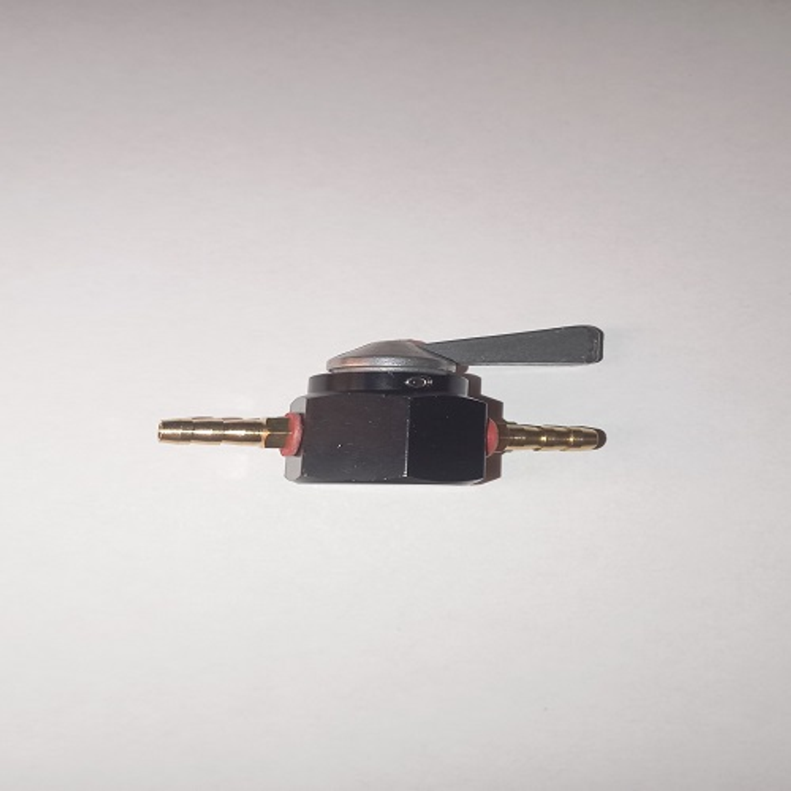 LLAVE DE PASO DE GASOLINA PARA MANGUERA DE 5 MILIMETROS INTERNOS 6