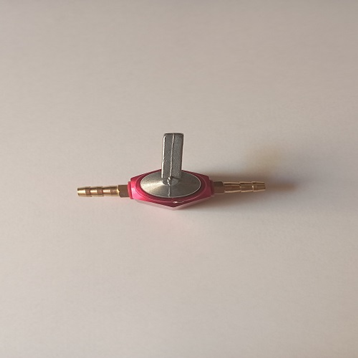 LLAVE DE PASO DE GASOLINA PARA MANGUERA DE 5 MILIMETROS INTERNOS 8