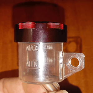 VASO PARA BOMBAS DE FRENO CON SOPORTE ALTO