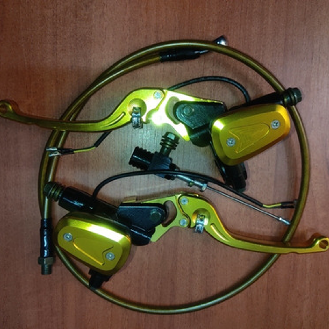 Clutch Y Freno Hidráulico Kit Universal  Dorado 2.0 De Lujo 2