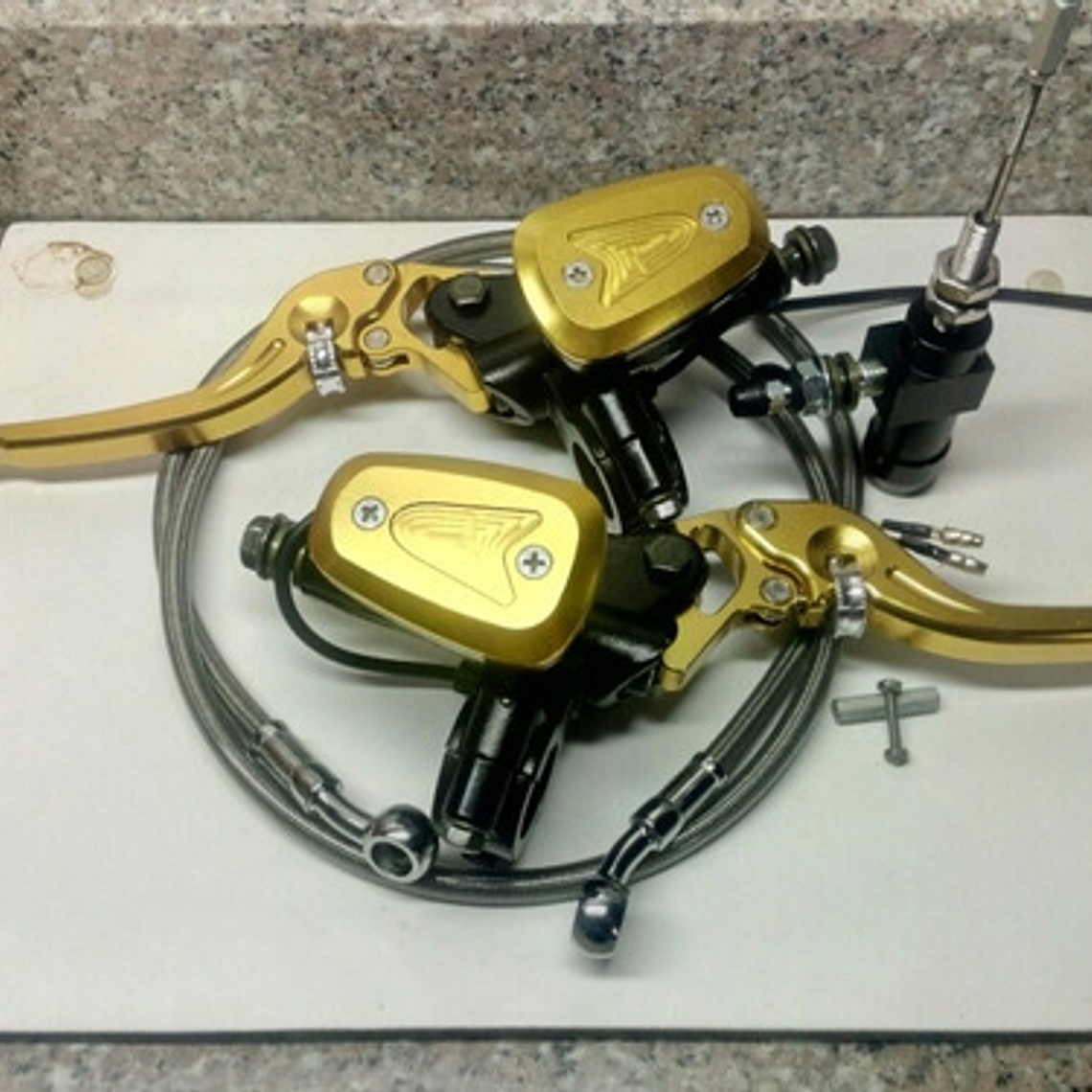 Clutch Y Freno Hidráulico Kit Universal  Dorado 2.0 De Lujo 3