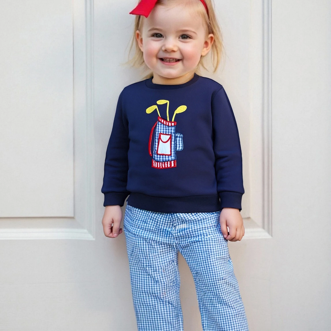 Adorable conjunto de otoño de 2 piezas con lindo sudadera con apliques de oso y acogedores pantalones a cuadros para traje de bebé o niña 1