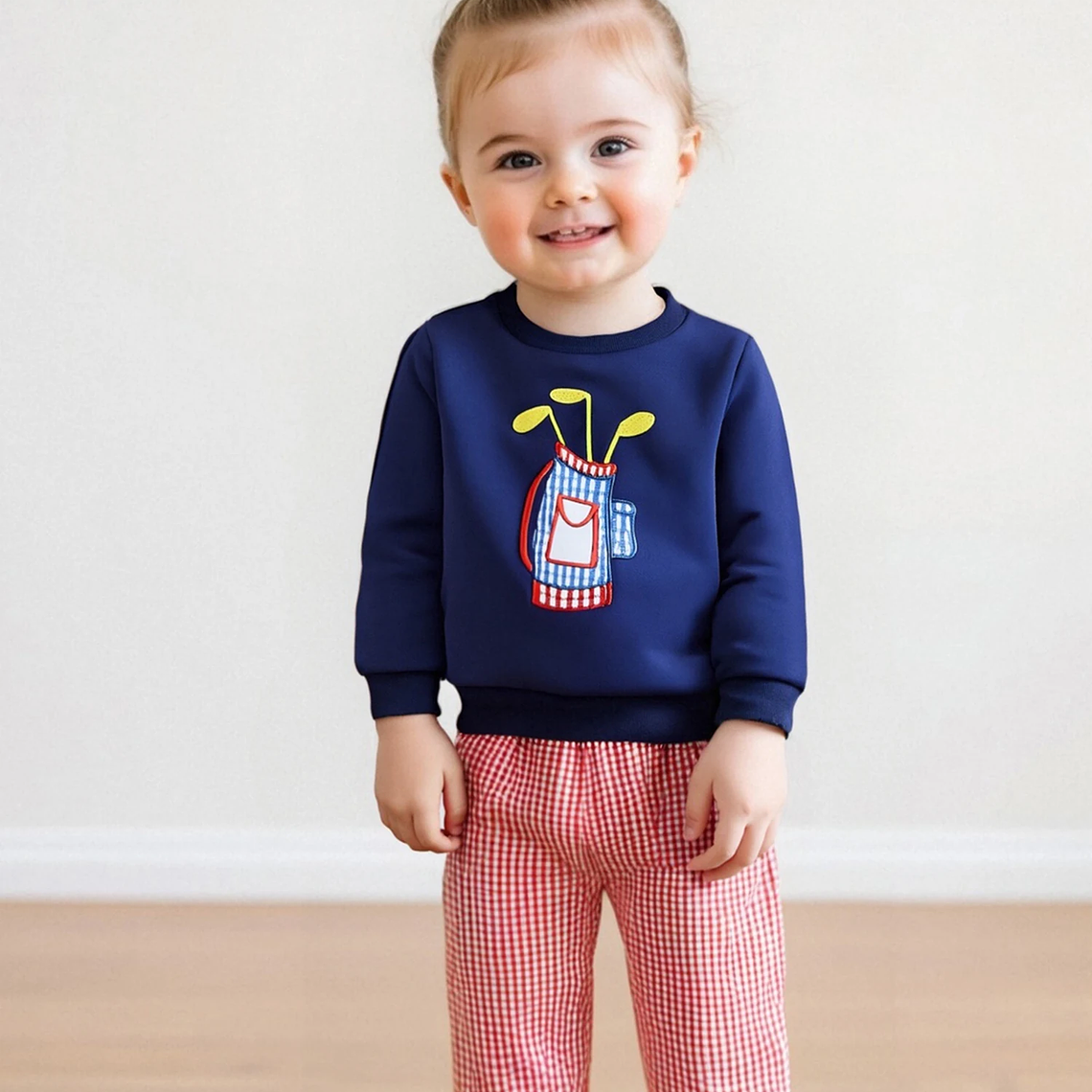 Adorable conjunto de otoño de 2 piezas con lindo sudadera con apliques de oso y acogedores pantalones a cuadros para traje de bebé o niña 12