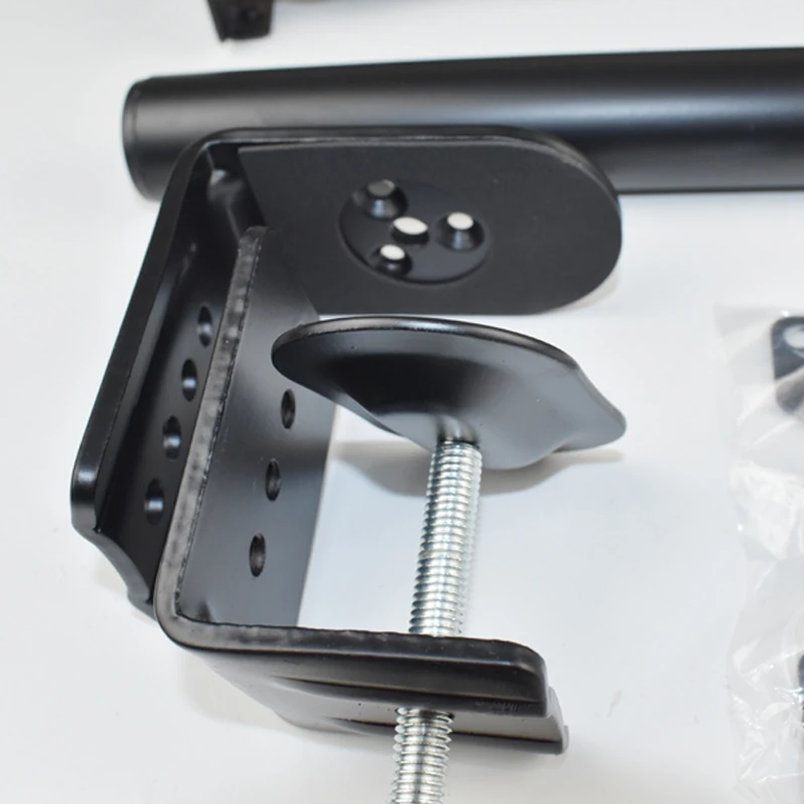 Soporte de abrazadera M051 para ordenador, base de ojal de movimiento completo, rotación de 360 grados, brazo largo para Monitor de 10 a 27 pulgadas, 9,9 kg 16