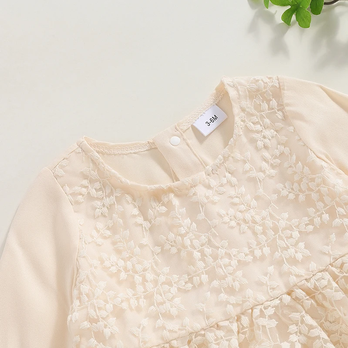 Vestido de fiesta de encaje de retazos de cintura alta con dobladillo con volantes y cuello redondo de manga larga con estampado floral para niña pequeña con lazo 3