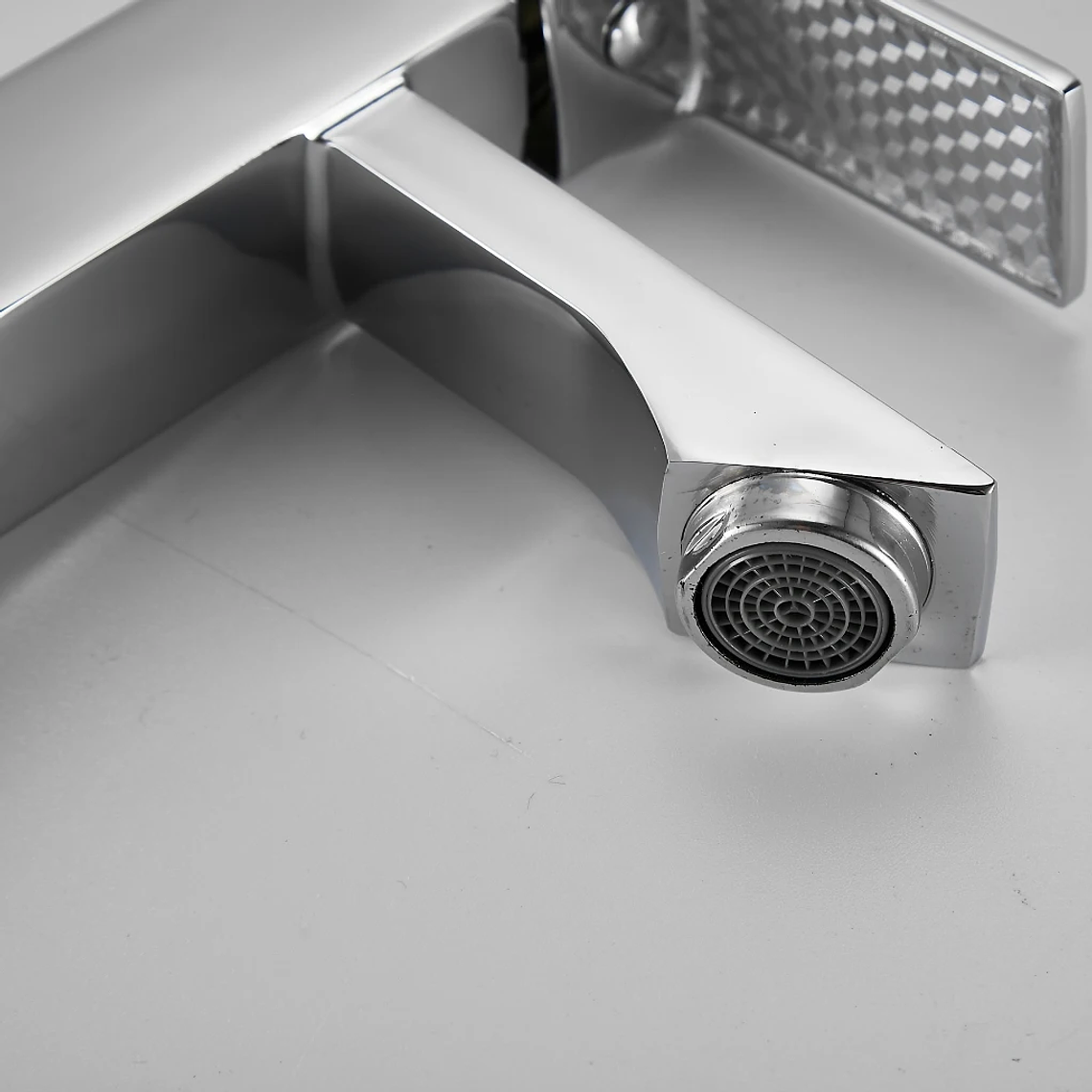 Torneira de prata do lavatório do banheiro elegante, Torneira de bacia de alta gama para água fria, Metal Build 16