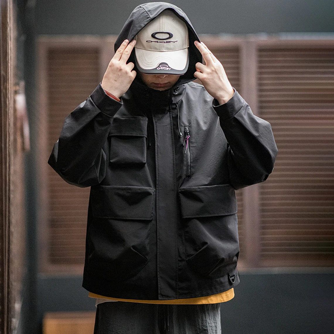 Maden Chaqueta con capucha funcional informal con múltiples bolsillos Abrigo deportivo al aire libre suelto negro para chaqueta versátil de primavera y otoño para hombres 3