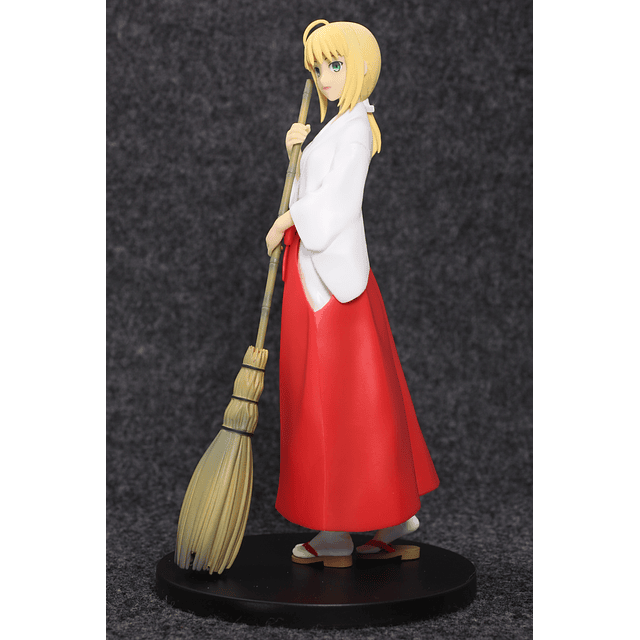 Altria Pendragon PM Saber Miko Clothing versión