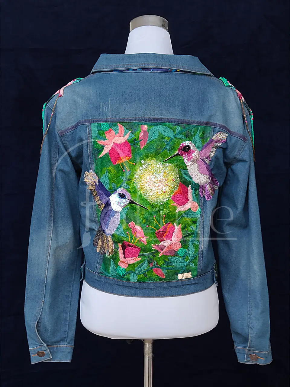 Chaqueta bordada a mano colibries 1
