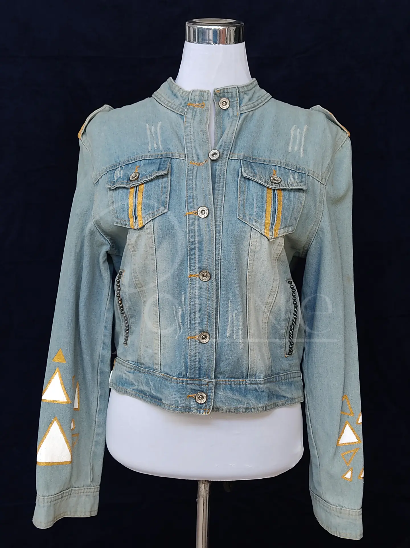 Chaqueta jeans con cuarzos diseño geométrico  2