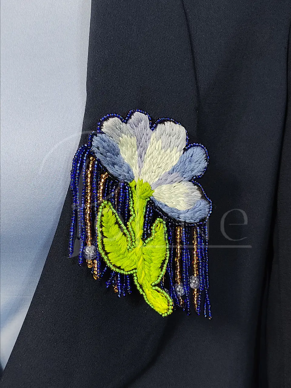 Prendedor flor azul  3
