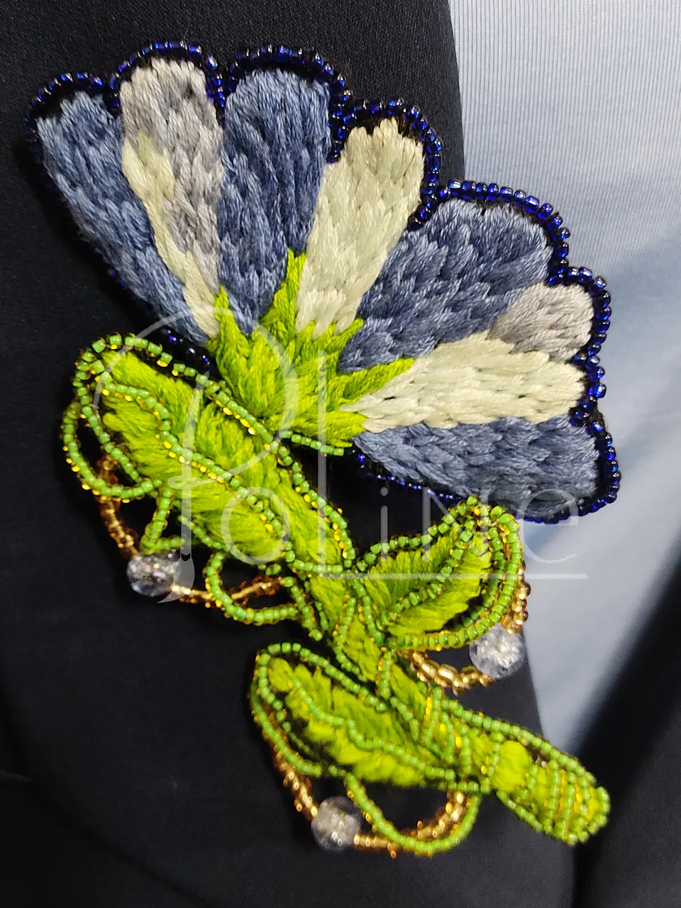 Prendedor flor azulada 2