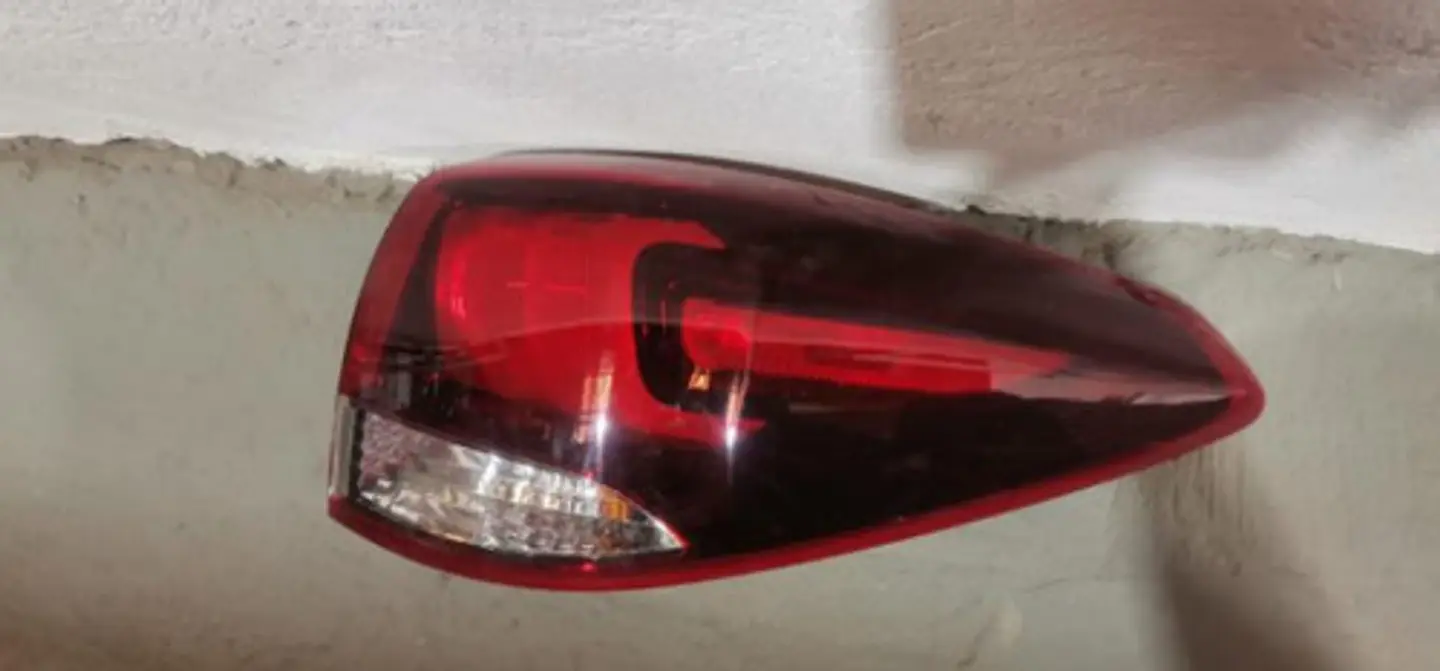 Foco Trasero Derecho Exterior Kia Carens (2016-2022) 6