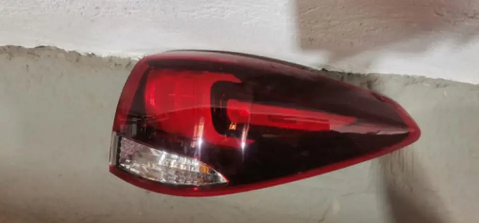 Foco Trasero Derecho Exterior Kia Carens (2016-2022) 6