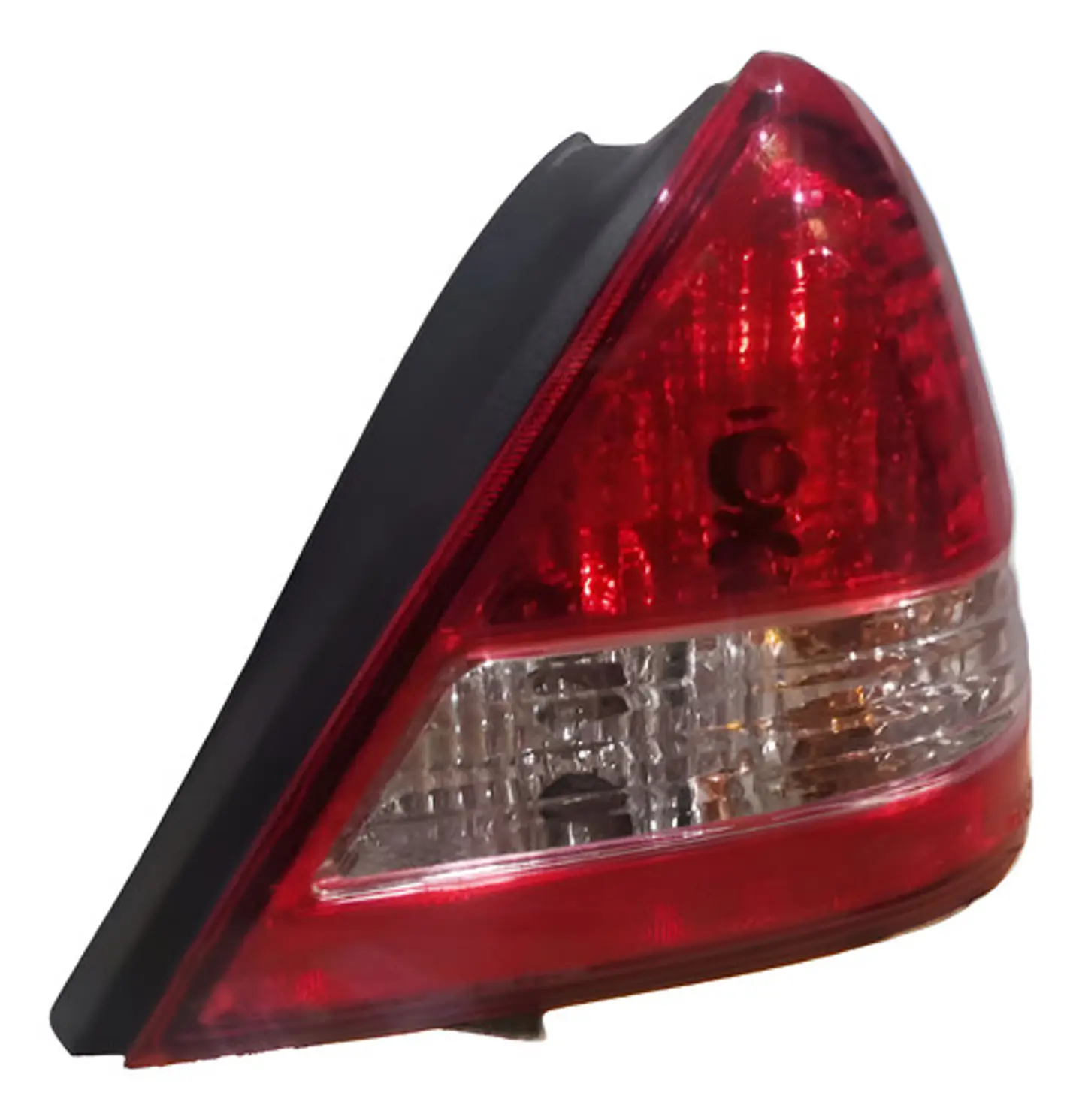 Foco Trasero Derecho Nissan Tiida (2010-2017) 1