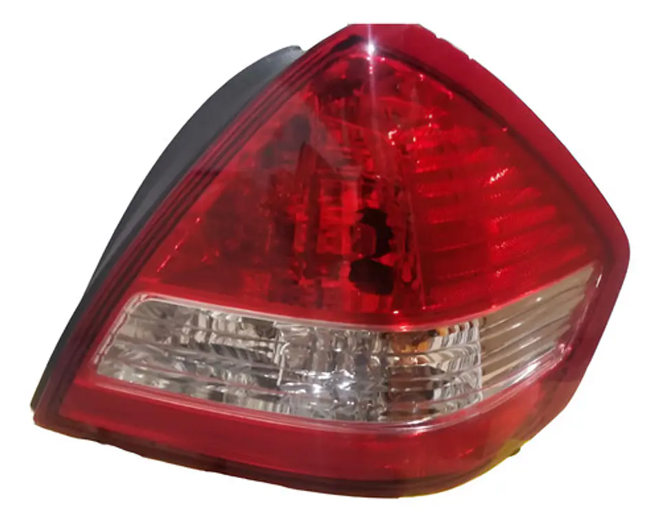 Foco Trasero Derecho Nissan Tiida (2010-2017) 3