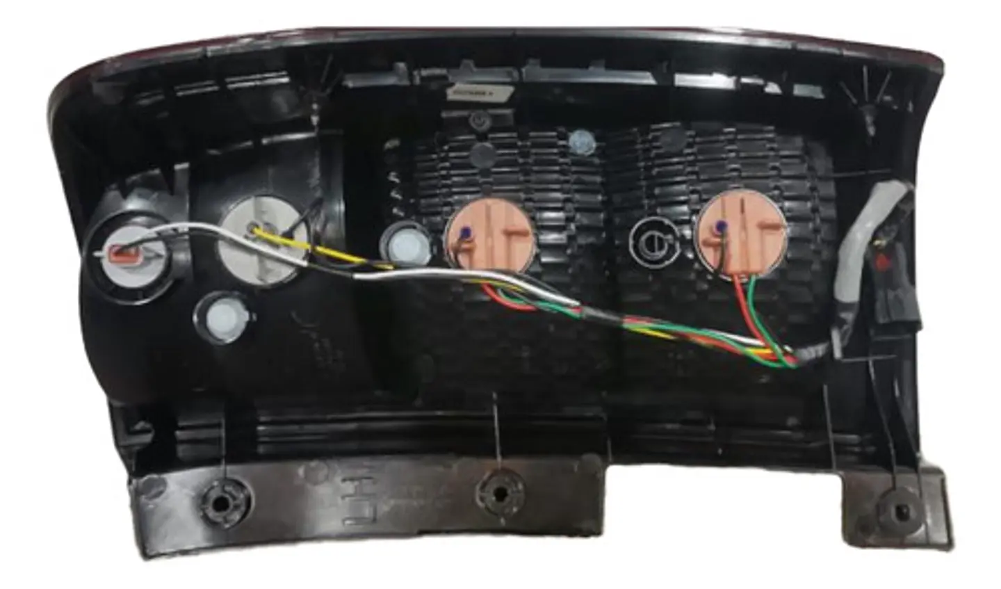 Foco Trasero Izquierdo Kia Carnival (2005-2015) 4