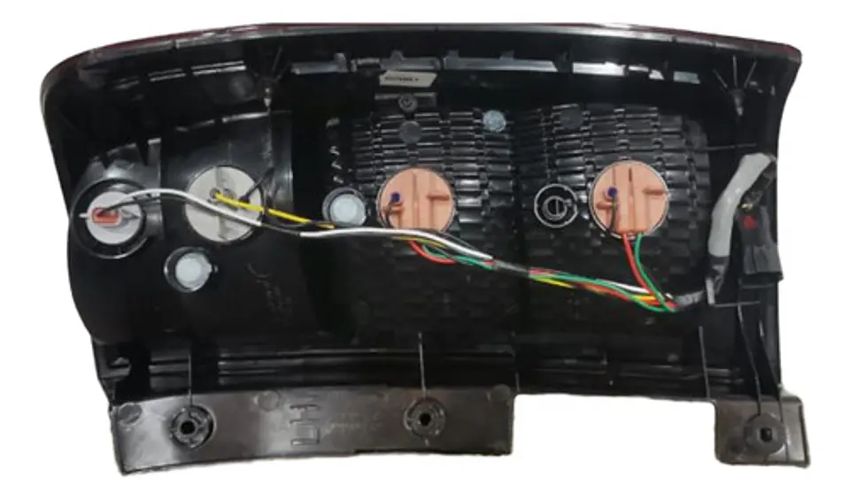 Foco Trasero Izquierdo Kia Carnival (2005-2015) 4