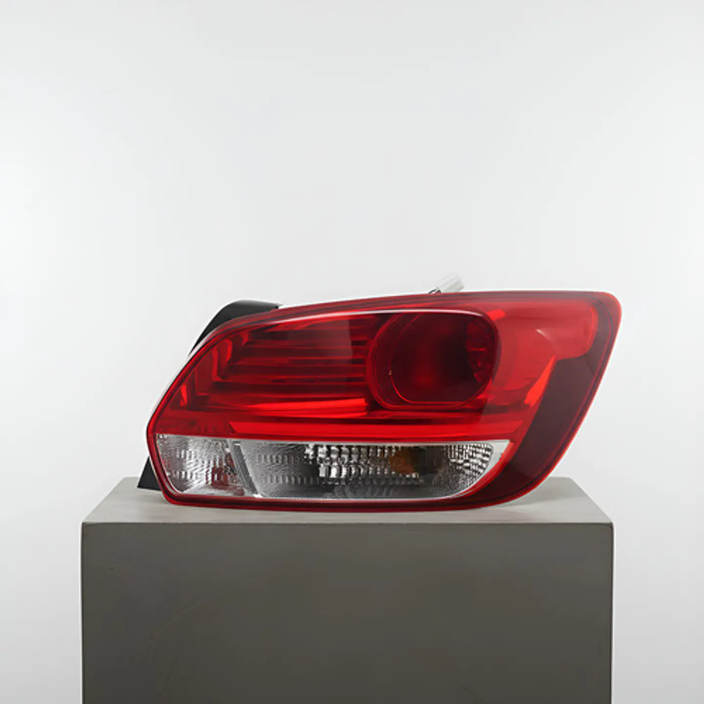 Foco Trasero Izquierdo Para Kia Soluto (2018-2023) 4