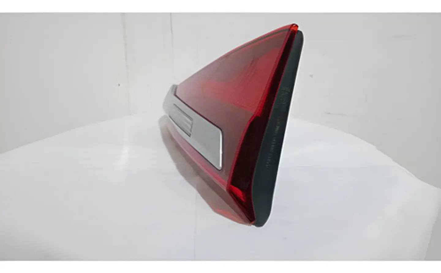 Foco Trasero Izquierdo Portalon Kia Seltos (2019-2023) 3