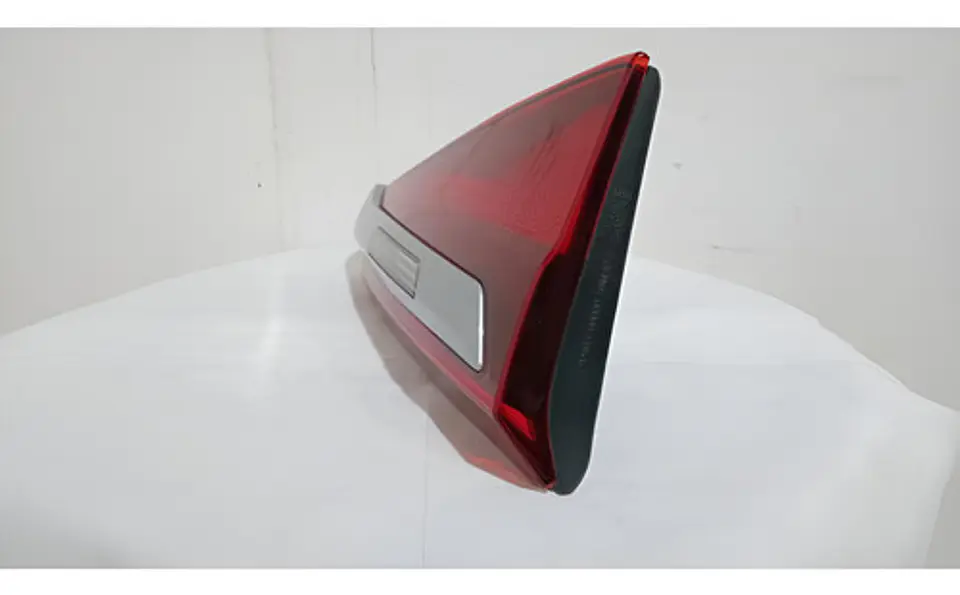 Foco Trasero Izquierdo Portalon Kia Seltos (2019-2023) 3