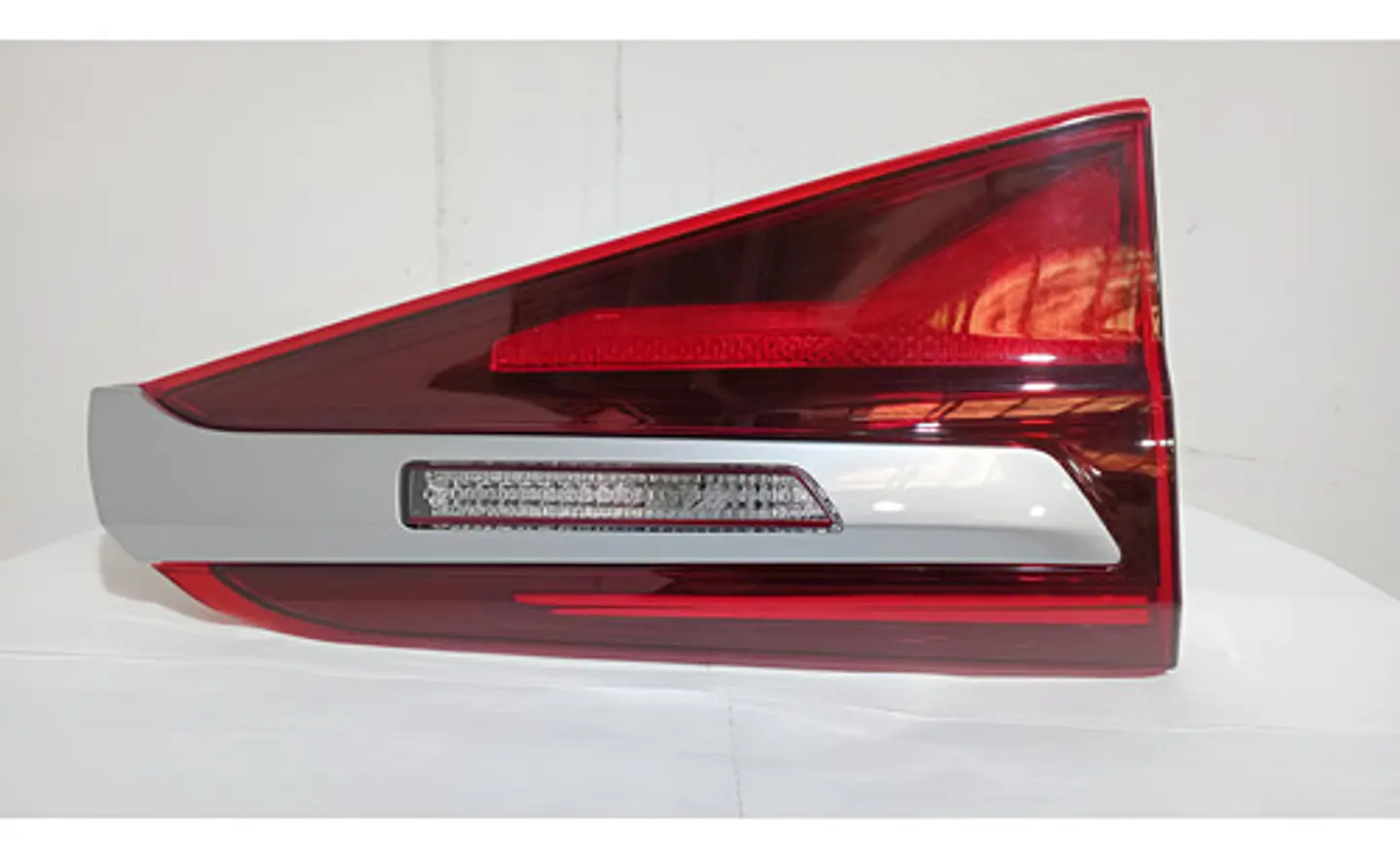 Foco Trasero Izquierdo Portalon Kia Seltos (2019-2023) 4