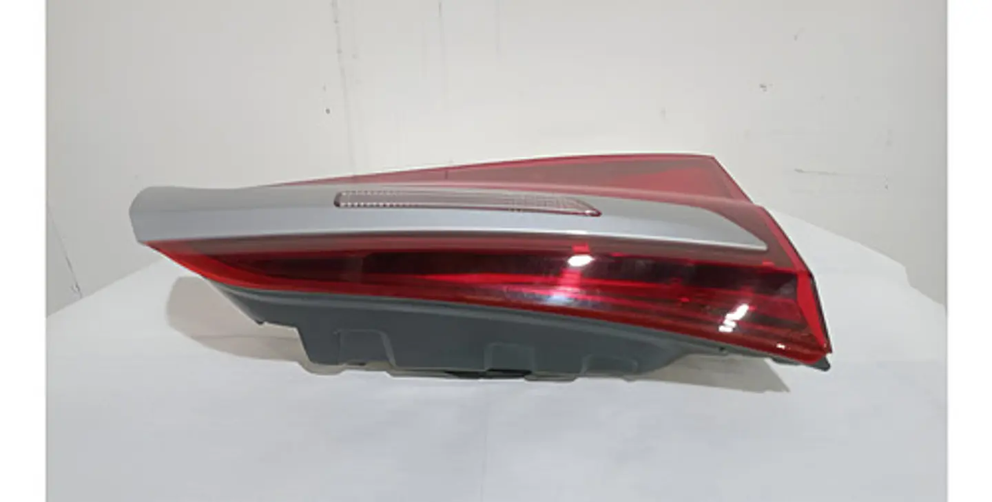 Foco Trasero Izquierdo Portalon Kia Seltos (2019-2023) 5