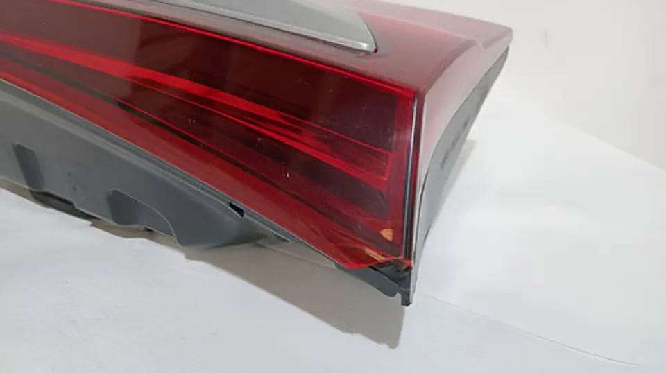 Foco Trasero Izquierdo Portalon Kia Seltos (2019-2023) 8