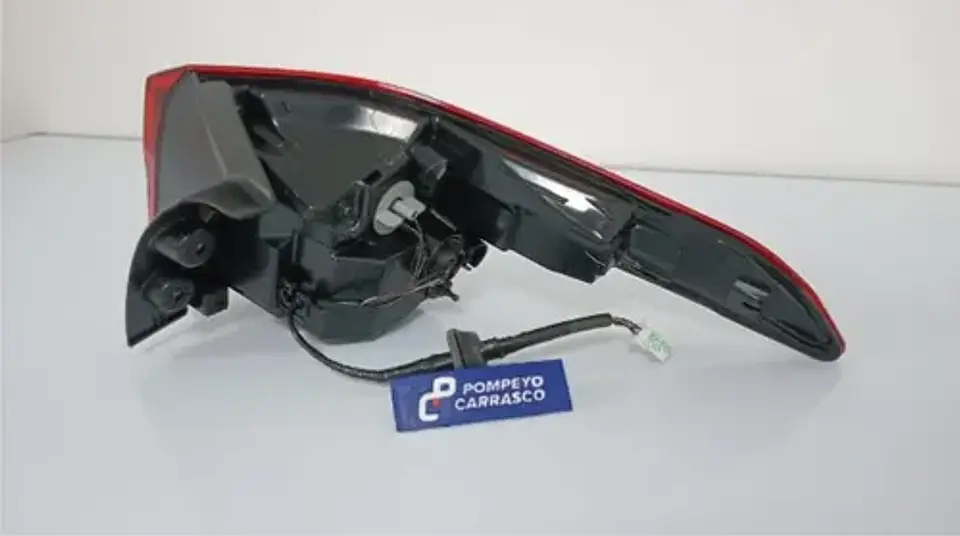 Foco Trasero Exterior Izq Kia Seltos (2019-2024) 5