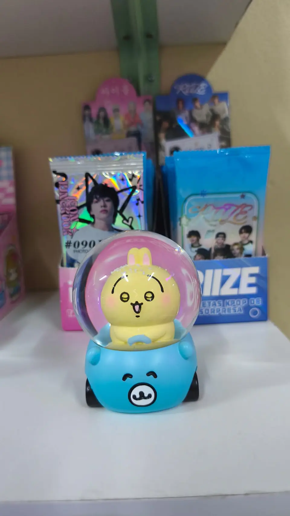 Esfera de nieve de Bandai Chiikawa Friends 4