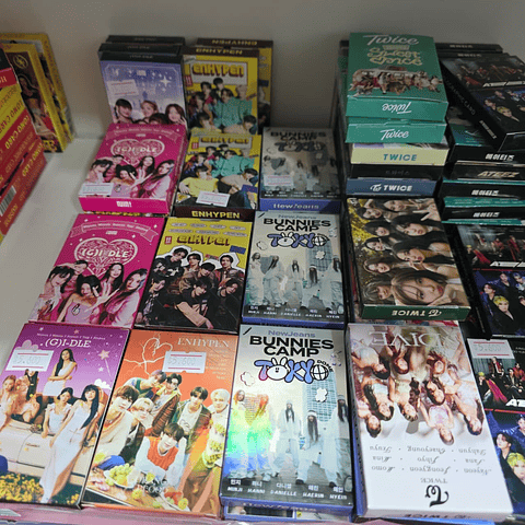 CAJA 30 PHOTOCARDS HOLOGRÁFICAS