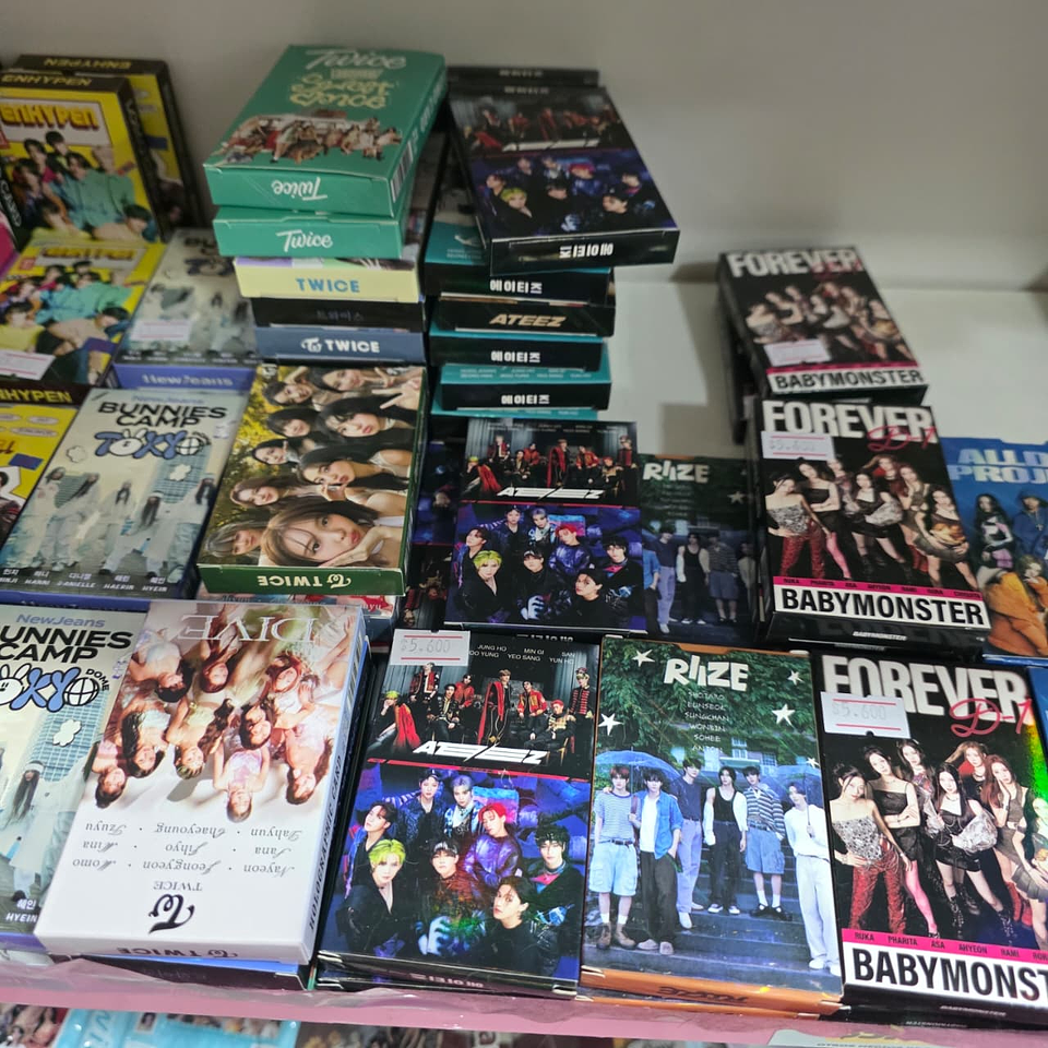 CAJA 30 PHOTOCARDS HOLOGRÁFICAS 2