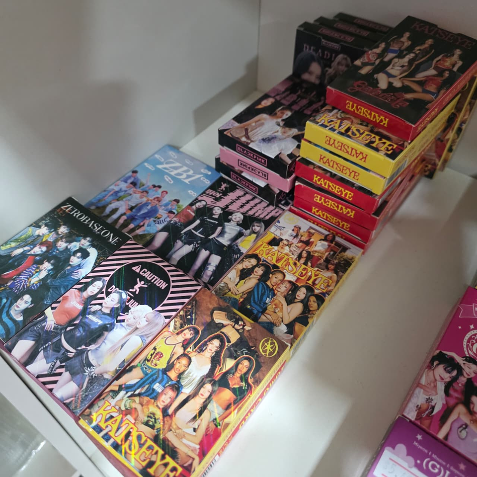 CAJA 30 PHOTOCARDS HOLOGRÁFICAS 3