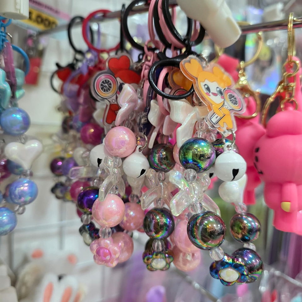 LLAVERO CON PERLAS TWICE 1