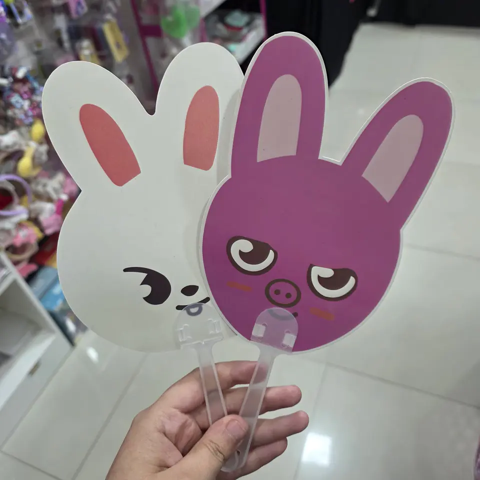 ABANICO STRAY KIDS PLÁSTICO 1