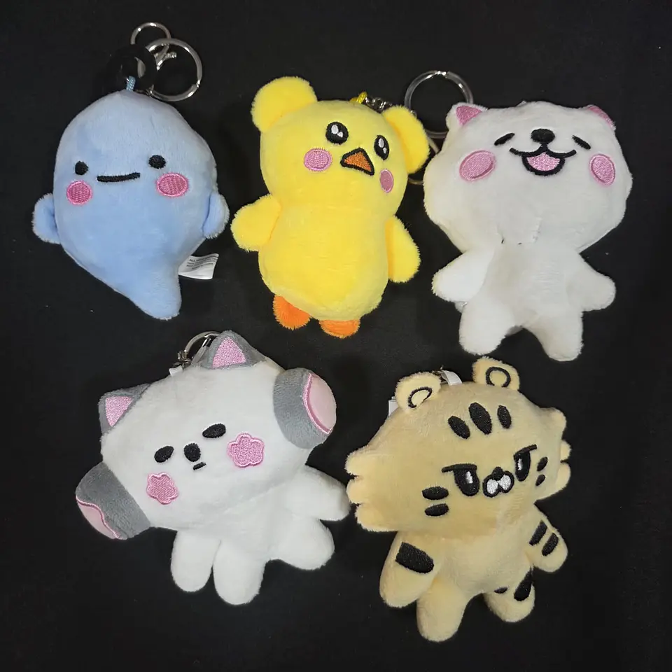 LE SSERAFIM LLAVERO PELUCHE 1