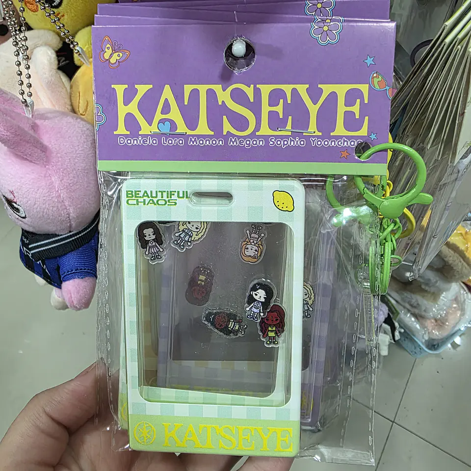 HOLDER KATSEYE 1
