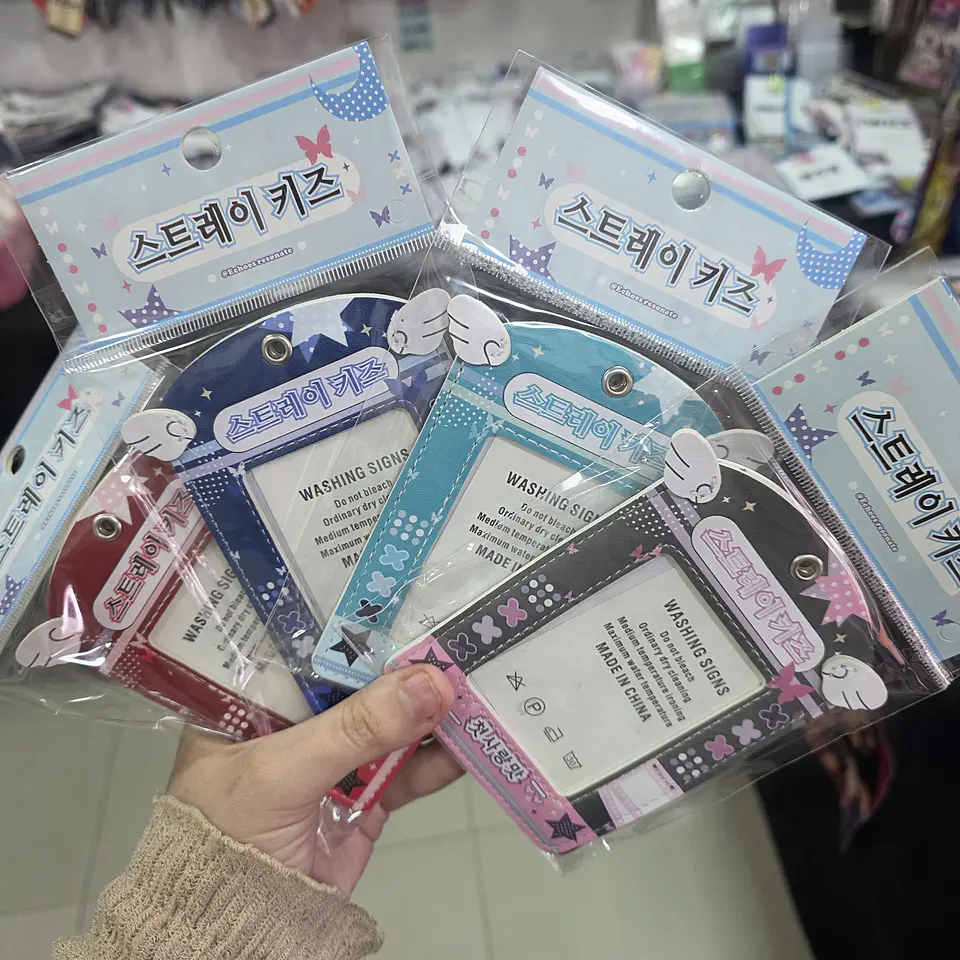 HOLDER CUERINA - STRAY KIDS 1