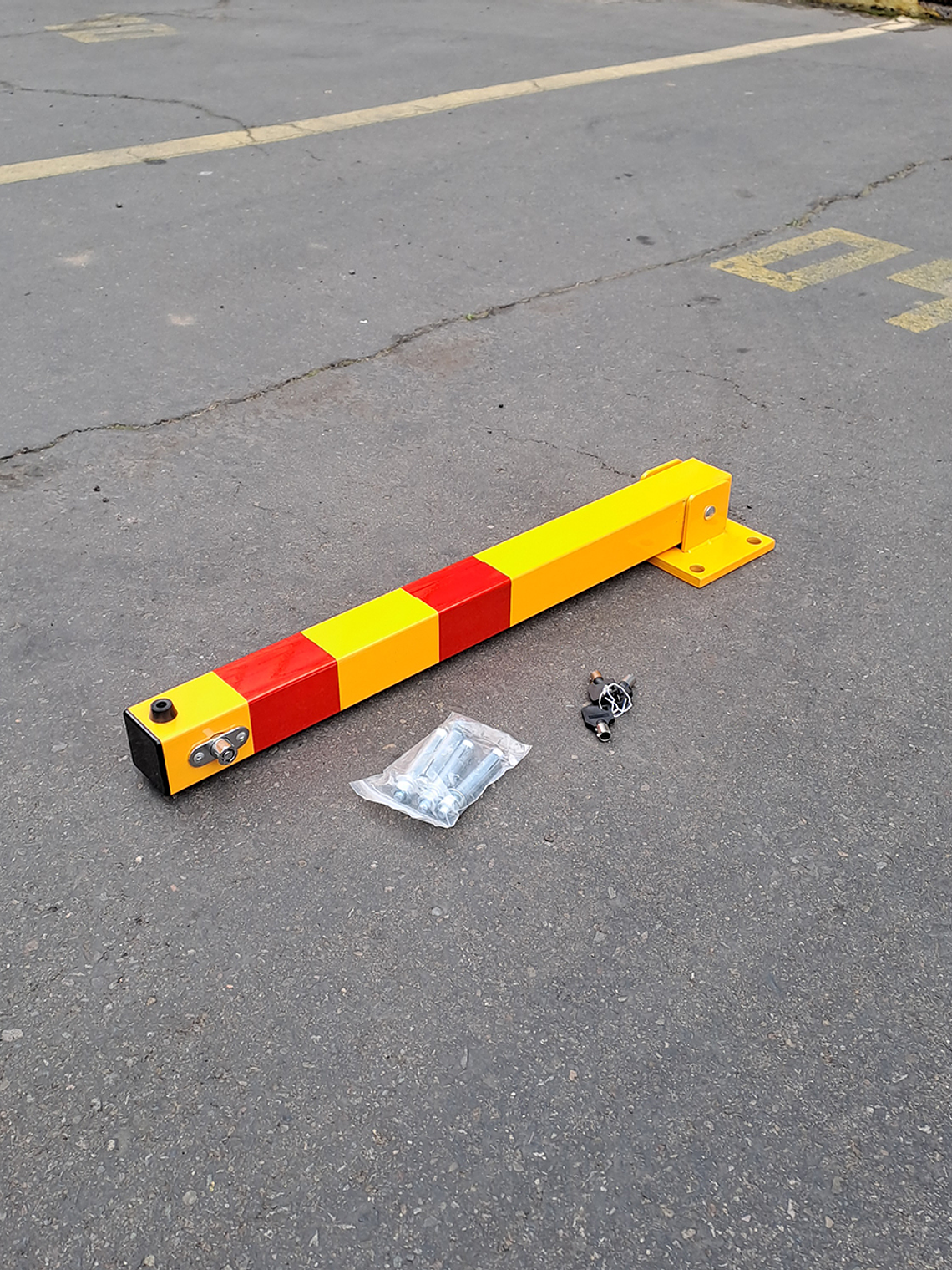 Protector para Estacionamiento con llave y pernos de anclaje 3