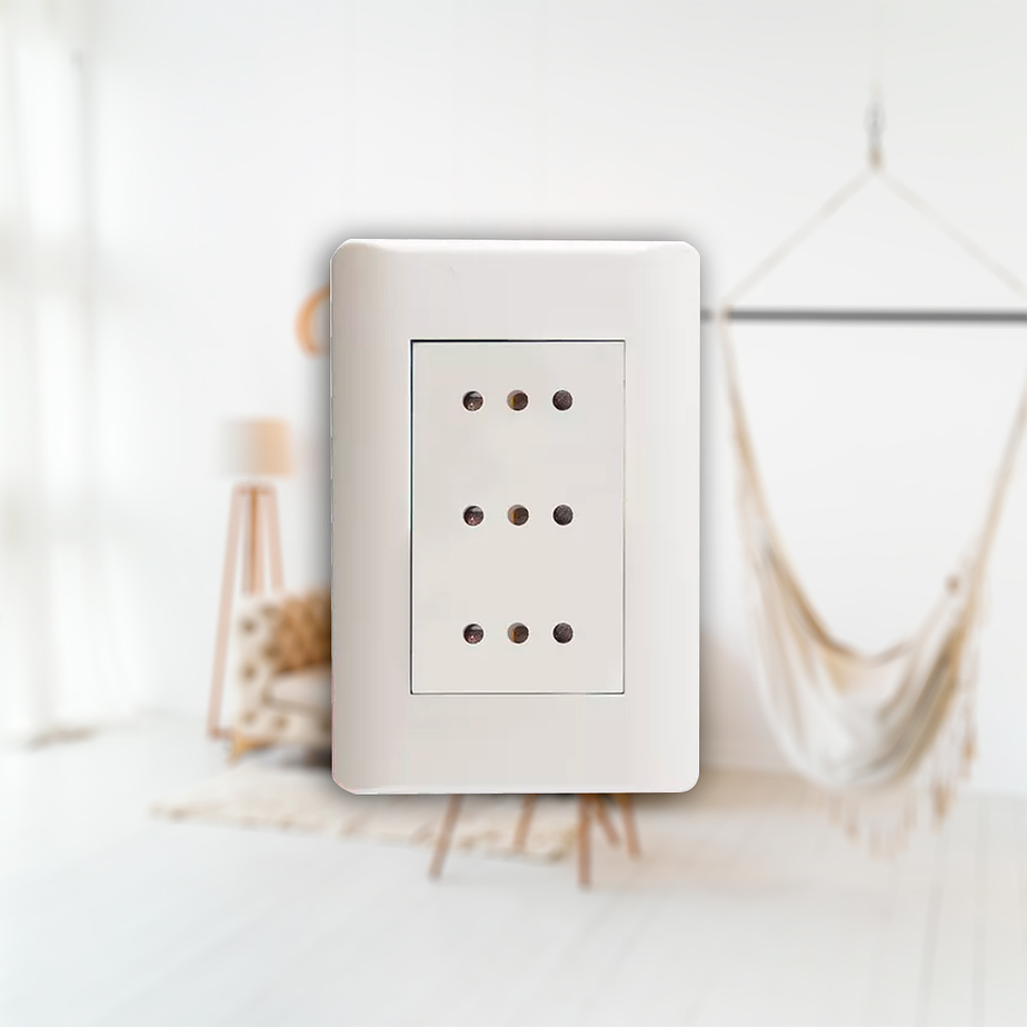 Tomacorriente italiano triple Richi Quantum BOX/ Blanco. 2