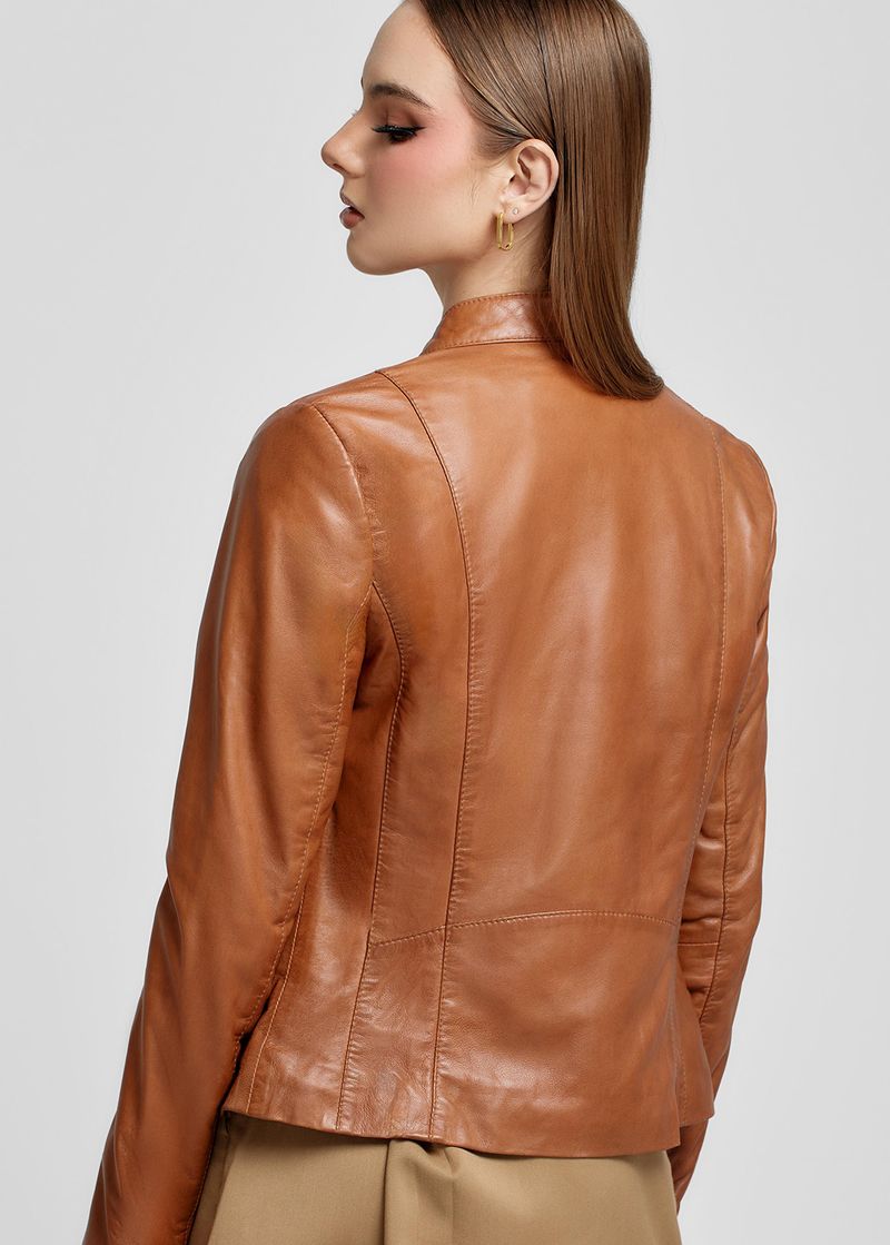 CASACA CON DETALLE EN LOS HOMBROS Line 3