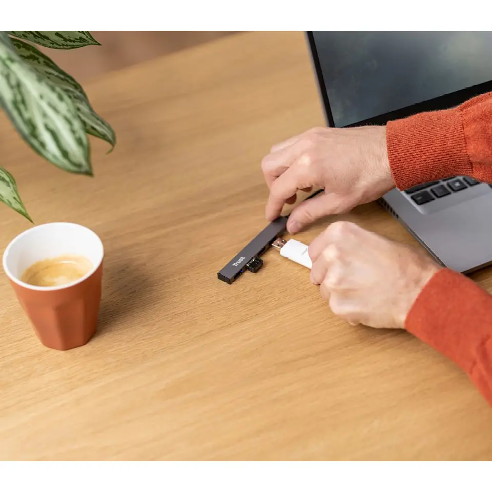 Mini Hub Usb 2.0 Trust Halyx 4p Metalico 4