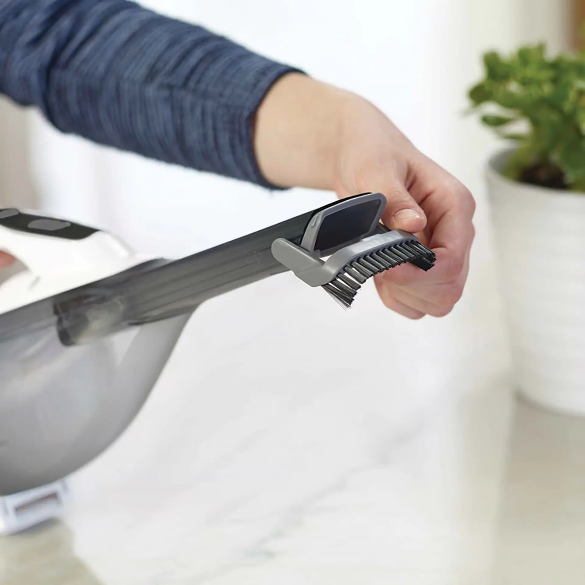 Aspiradora Inalámbrica Black+Decker HLVA325J10-B2C 3