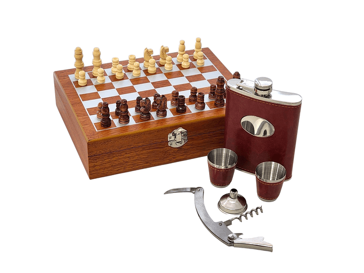 Set Juego Ajedrez Con Petaca 8oz (240ml) y Accesorios 10435 1