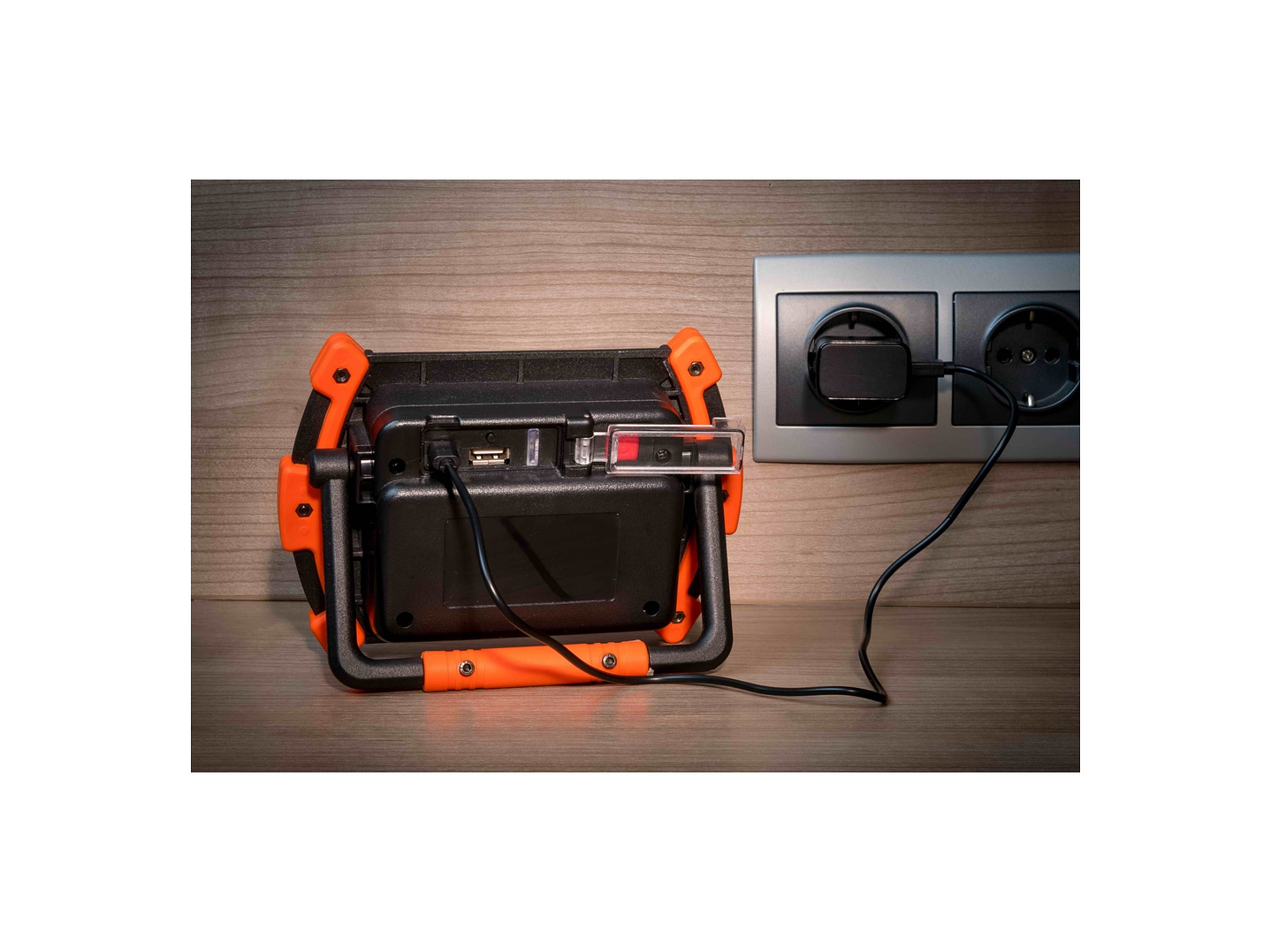 Luz de trabajo COB 10W Recargable Magnética W050 Peka 9