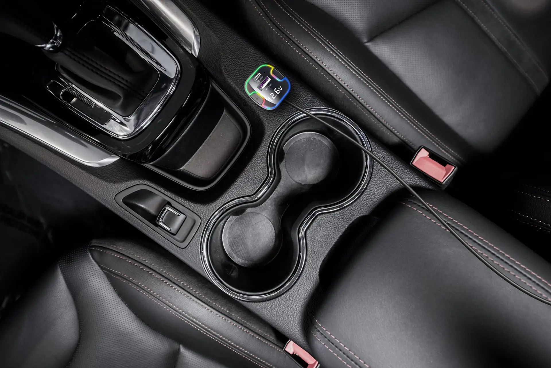 Cargador de auto TecnoLab TL863 con extensor RGB 5