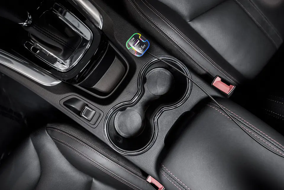 Cargador de auto TecnoLab TL863 con extensor RGB 5