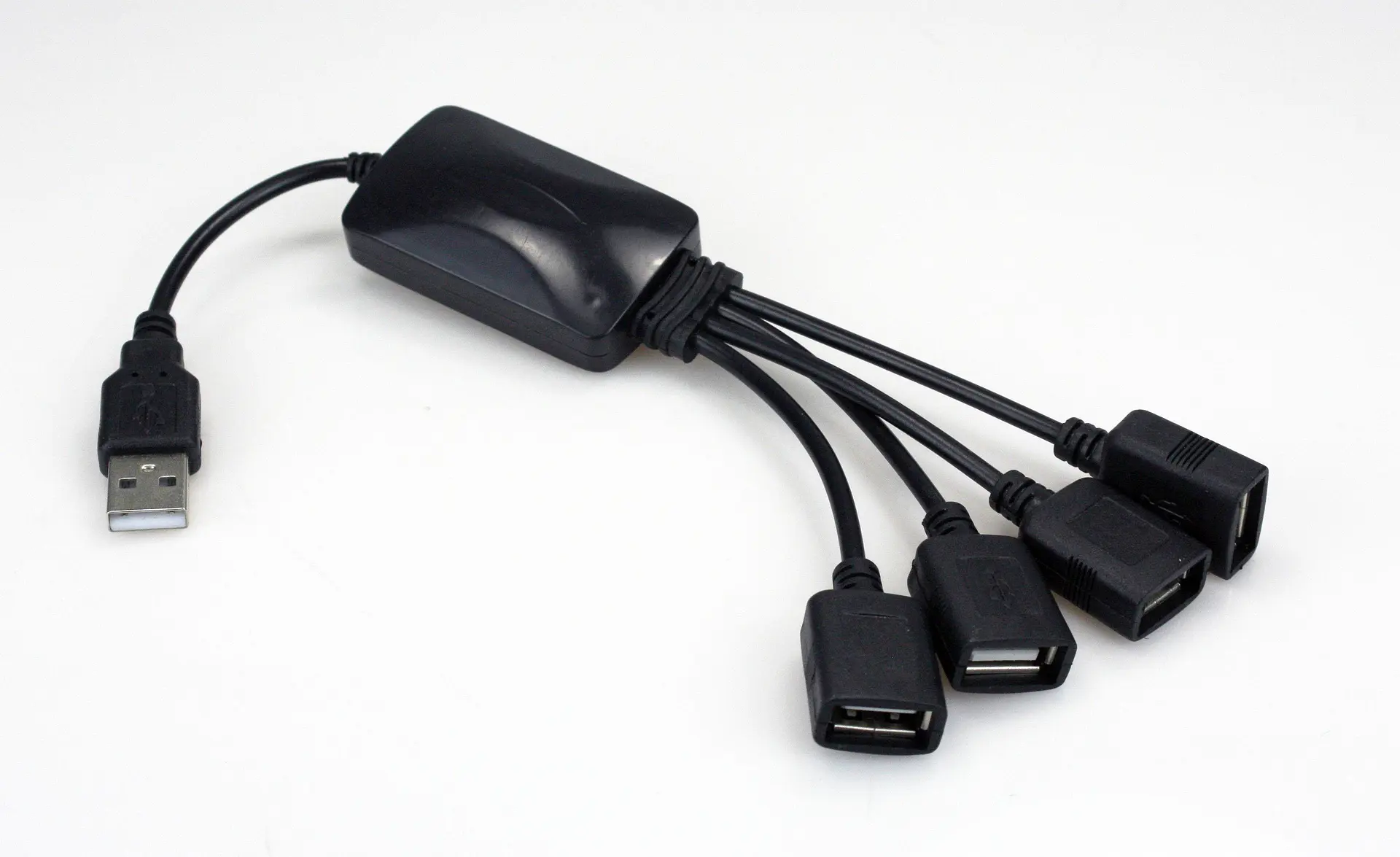 Hub USB Xtech XTC-320 de 4 puertos USB 2.0 negro por Mayor 1